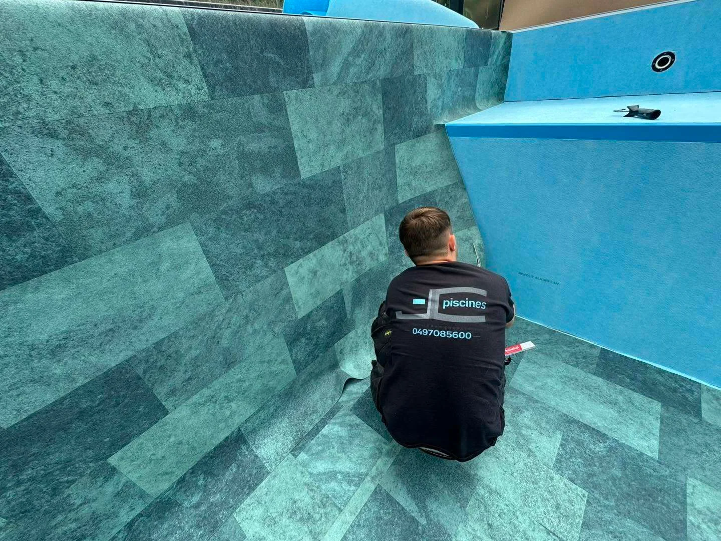 Entretien de la ligne d’eau et du revêtement d’une piscine