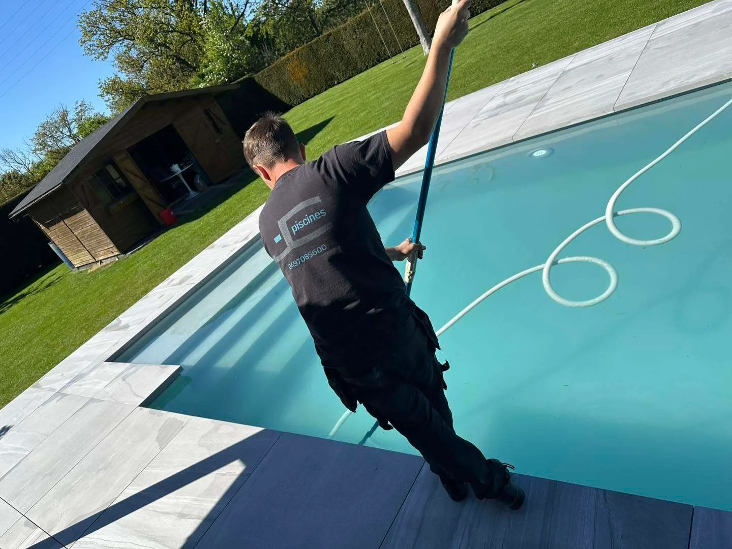 Nettoyage du bassin et entretien courant d’une piscine