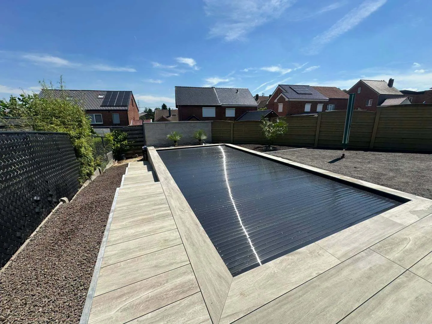 Volet de piscine fermé sur une réalisation JC PISCINES