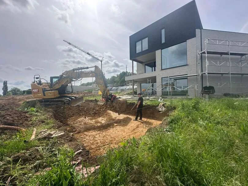 Terrassement d’une piscine enterrée en Wallonie — chantier JC PISCINES